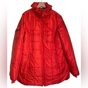 Woman’s size L (8) apple read puff, pocket on right arm 2 extra pockets inside